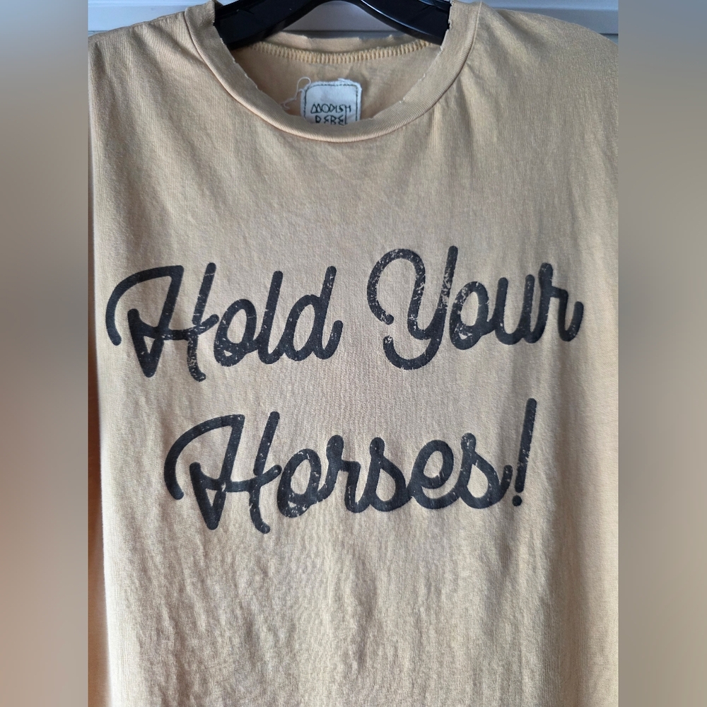 T-Shirt with 'Hold Your Horses!' Print - Picture 5 of 9